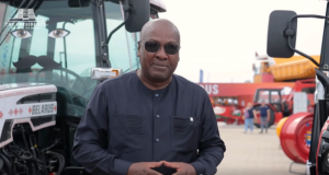 Gov’t Donates 400 Bags of Fertilizer to Muslim Communities in Tamale
